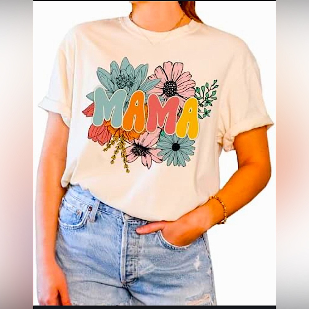BRAND NEW “mama” graphic t-shirt